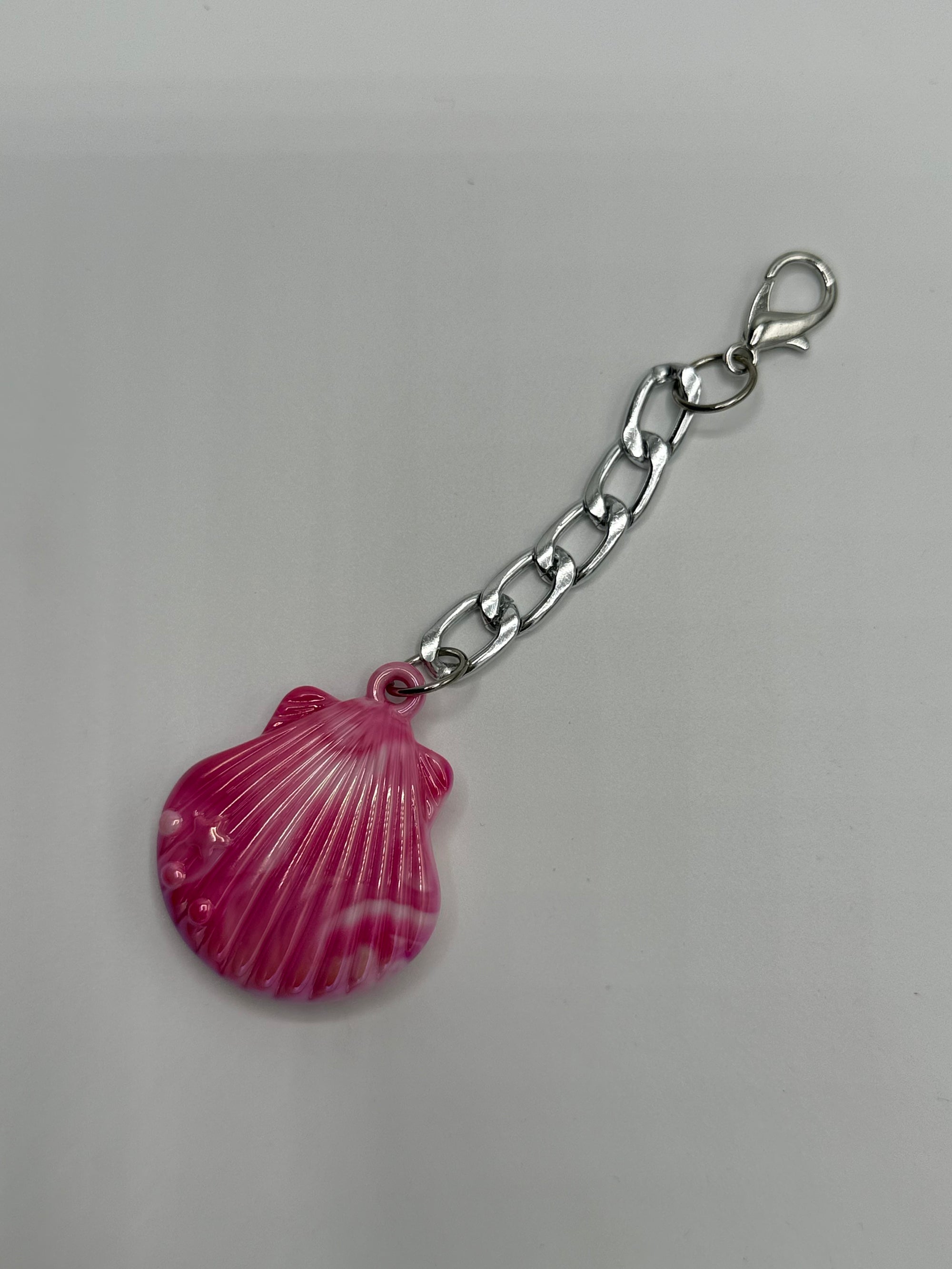 Gloss Clam Shell Charm – Medium