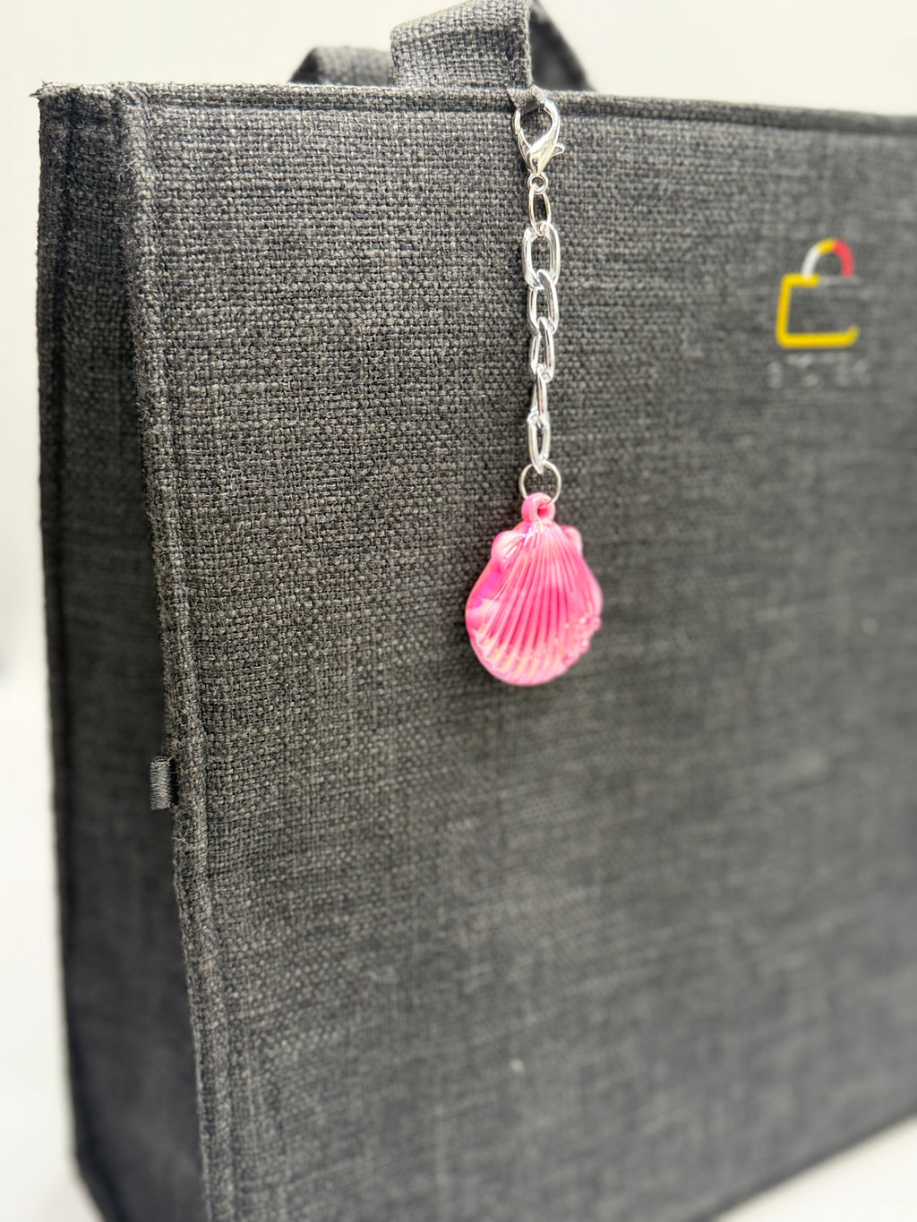 Gloss Clam Shell Charm – Medium