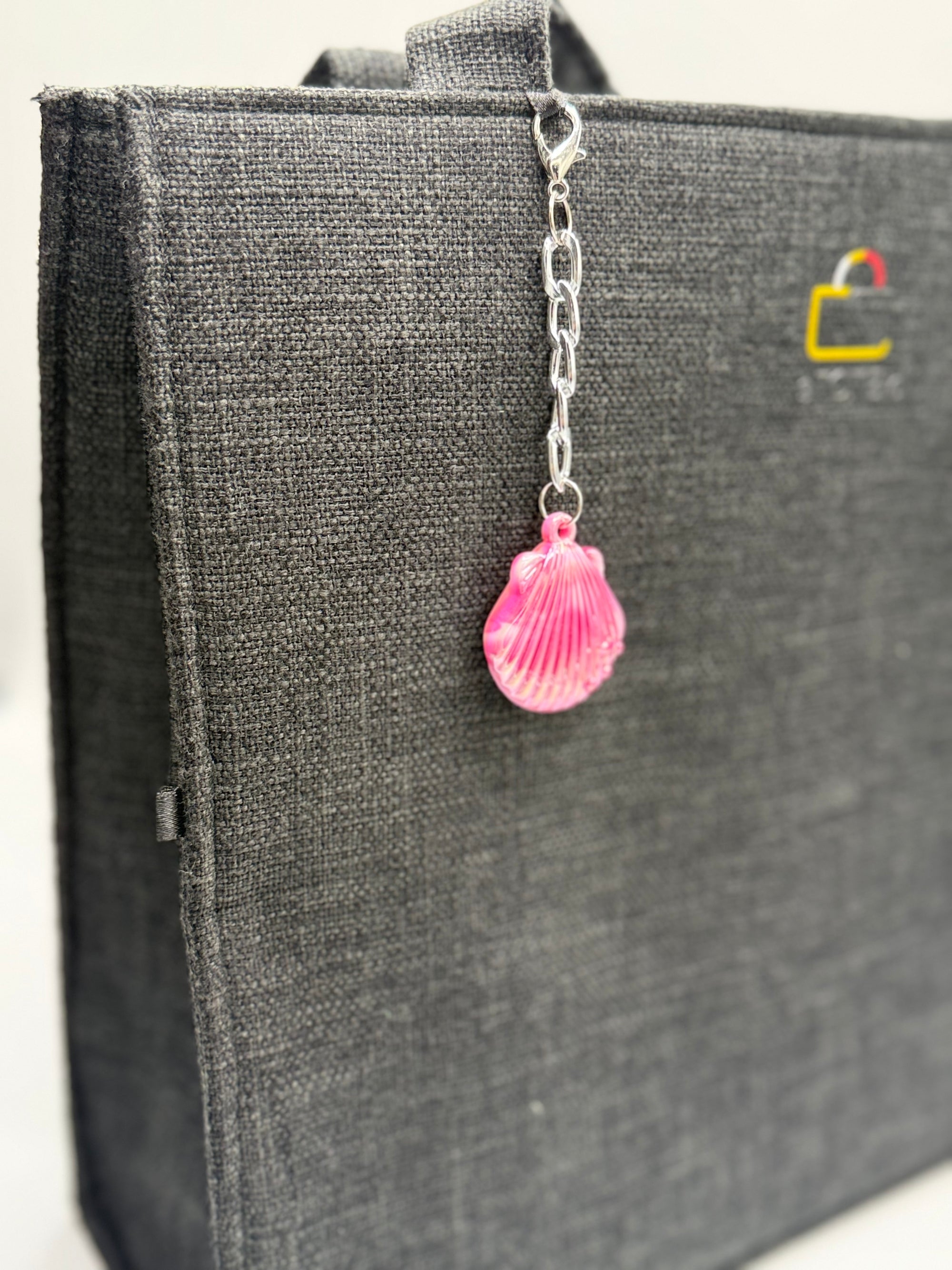 Gloss Clam Shell Charm – Medium