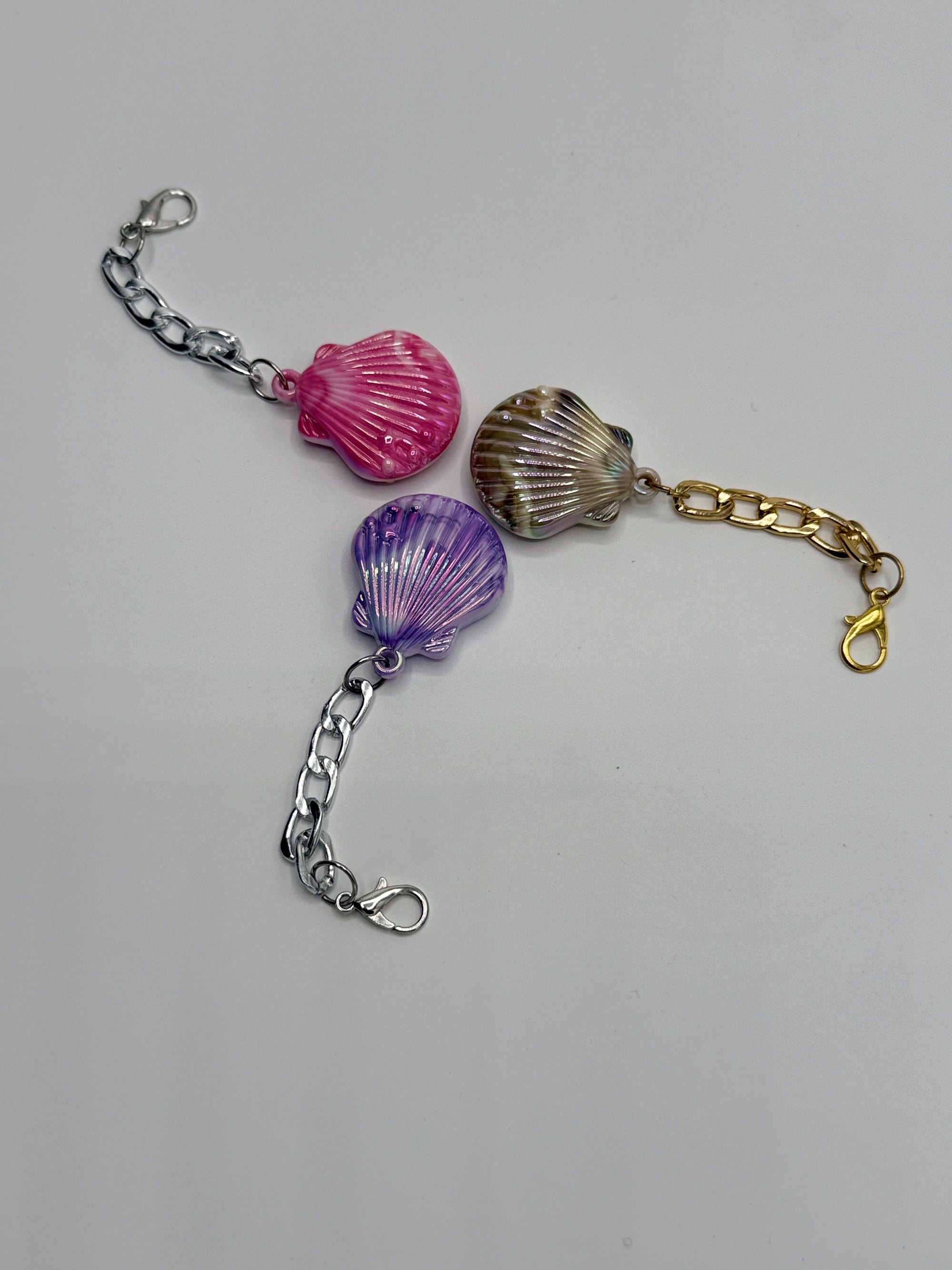 Gloss Clam Shell Charm – Medium